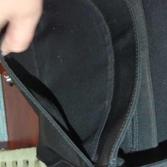 Nine West Vintage Black Cross Body with adjustable strap and phone holder - Picture 9 of 9